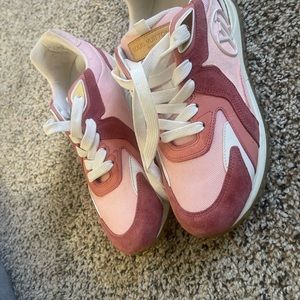 LOUIS VUITTON Ladies Pink Suede / Leather Run Away Sneakers